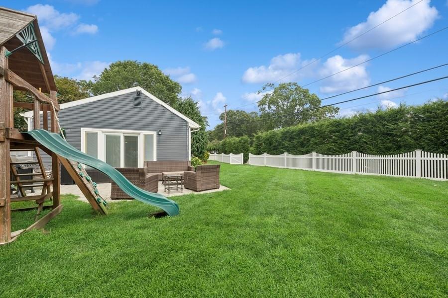 Single Family Cadman  Suffolk County, NY 11702, MLS-889617-24