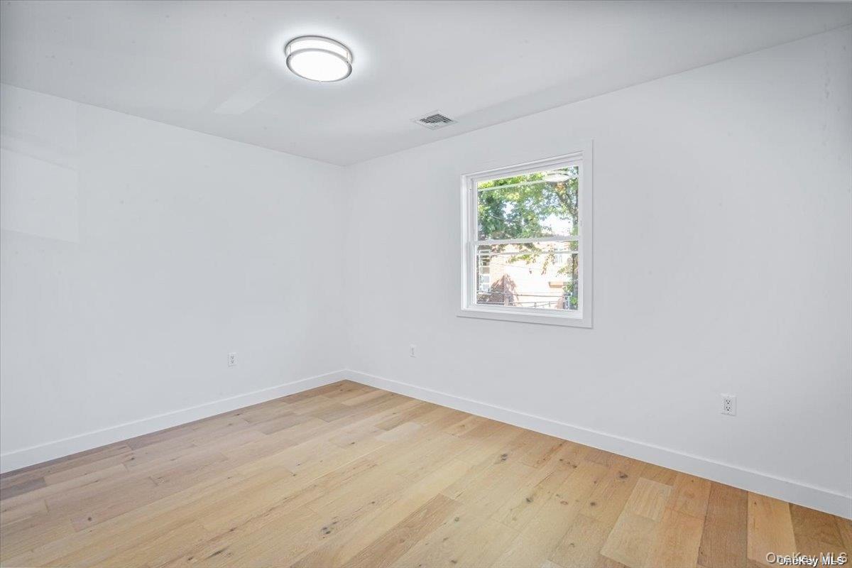 Single Family Flower Nassau County, NY 11040, MLS-889632-11