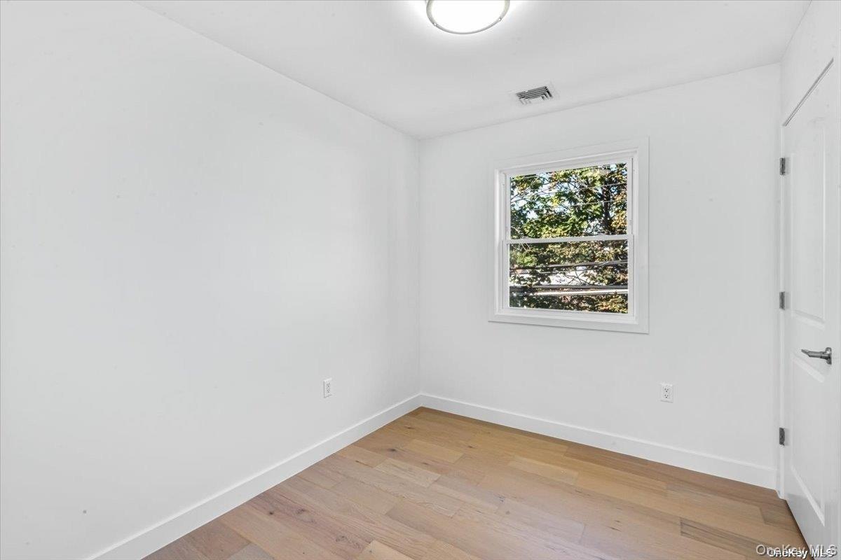 Single Family Flower Nassau County, NY 11040, MLS-889632-12