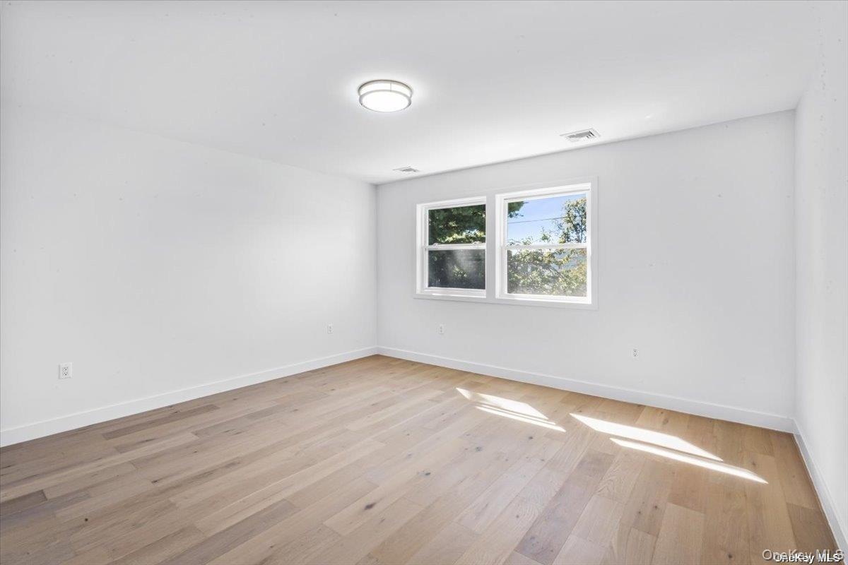 Single Family Flower Nassau County, NY 11040, MLS-889632-15