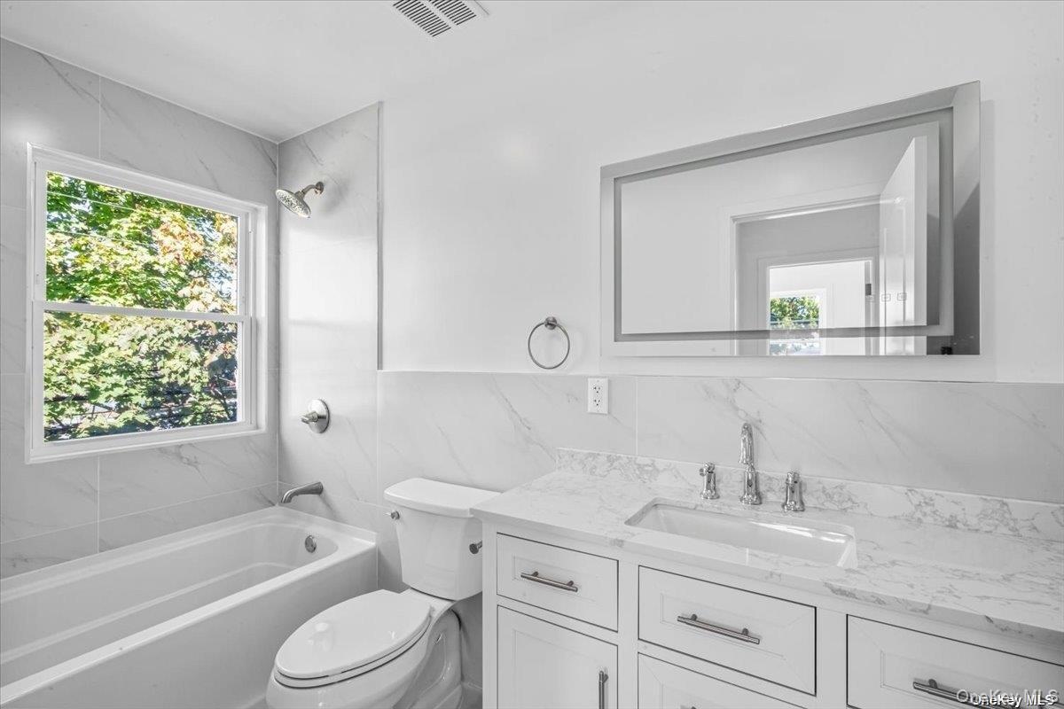 Single Family Flower Nassau County, NY 11040, MLS-889632-17