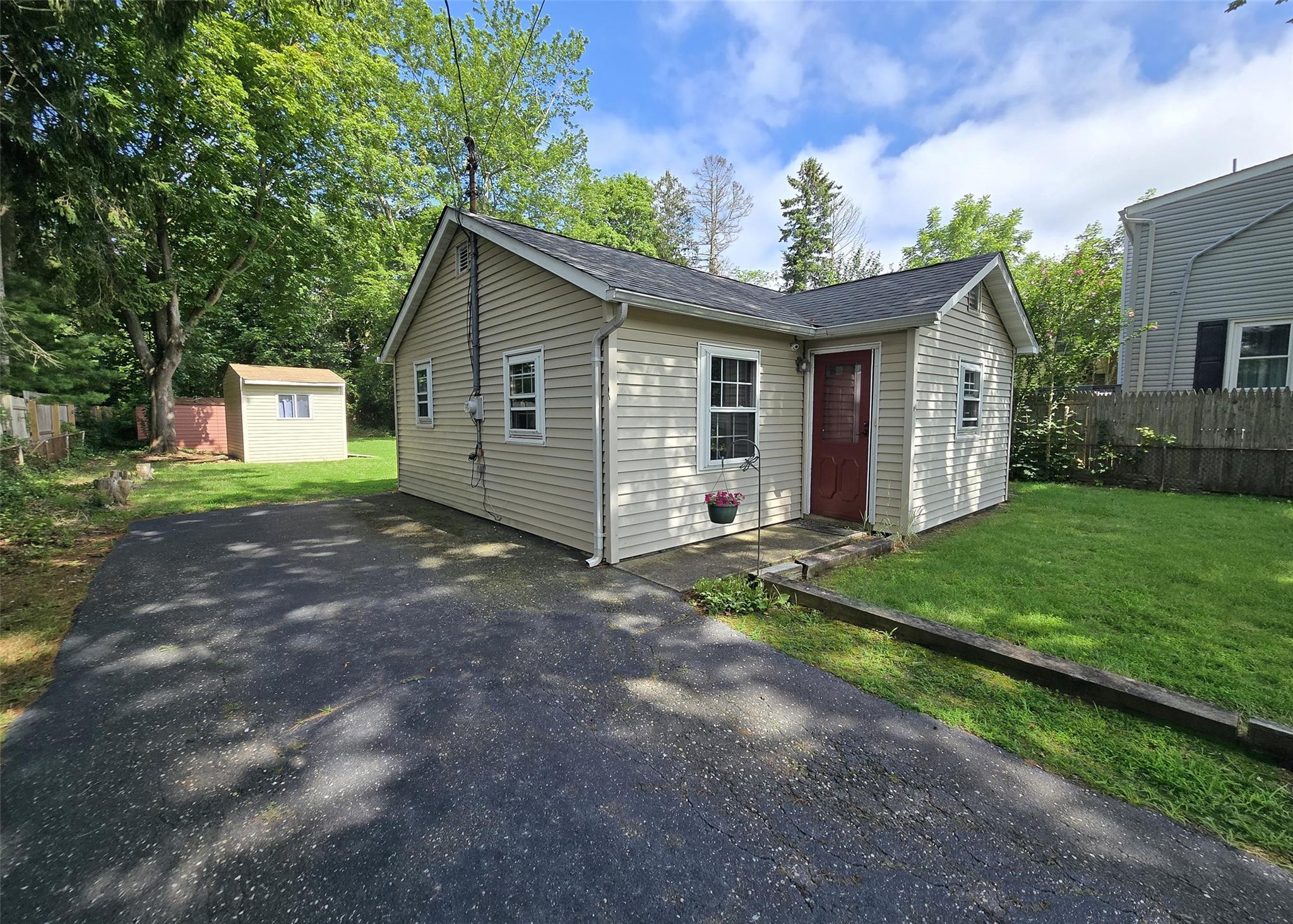 Single Family Ocean  Suffolk County, NY 11716, MLS-889642-2