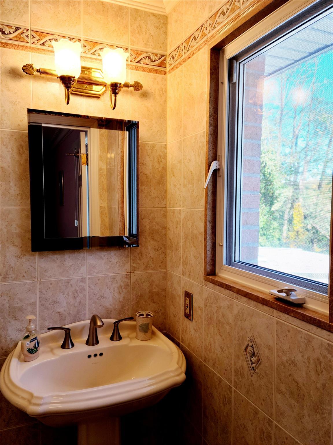 Single Family Kirkwood Nassau County, NY 11542, MLS-889707-20