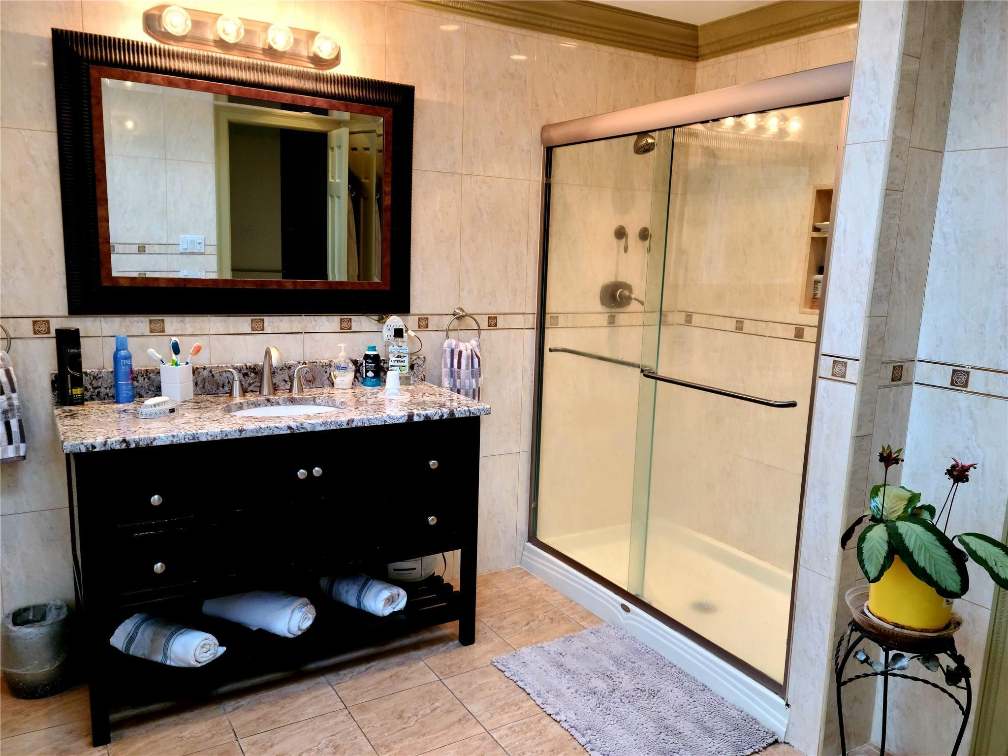 Single Family Kirkwood Nassau County, NY 11542, MLS-889707-5