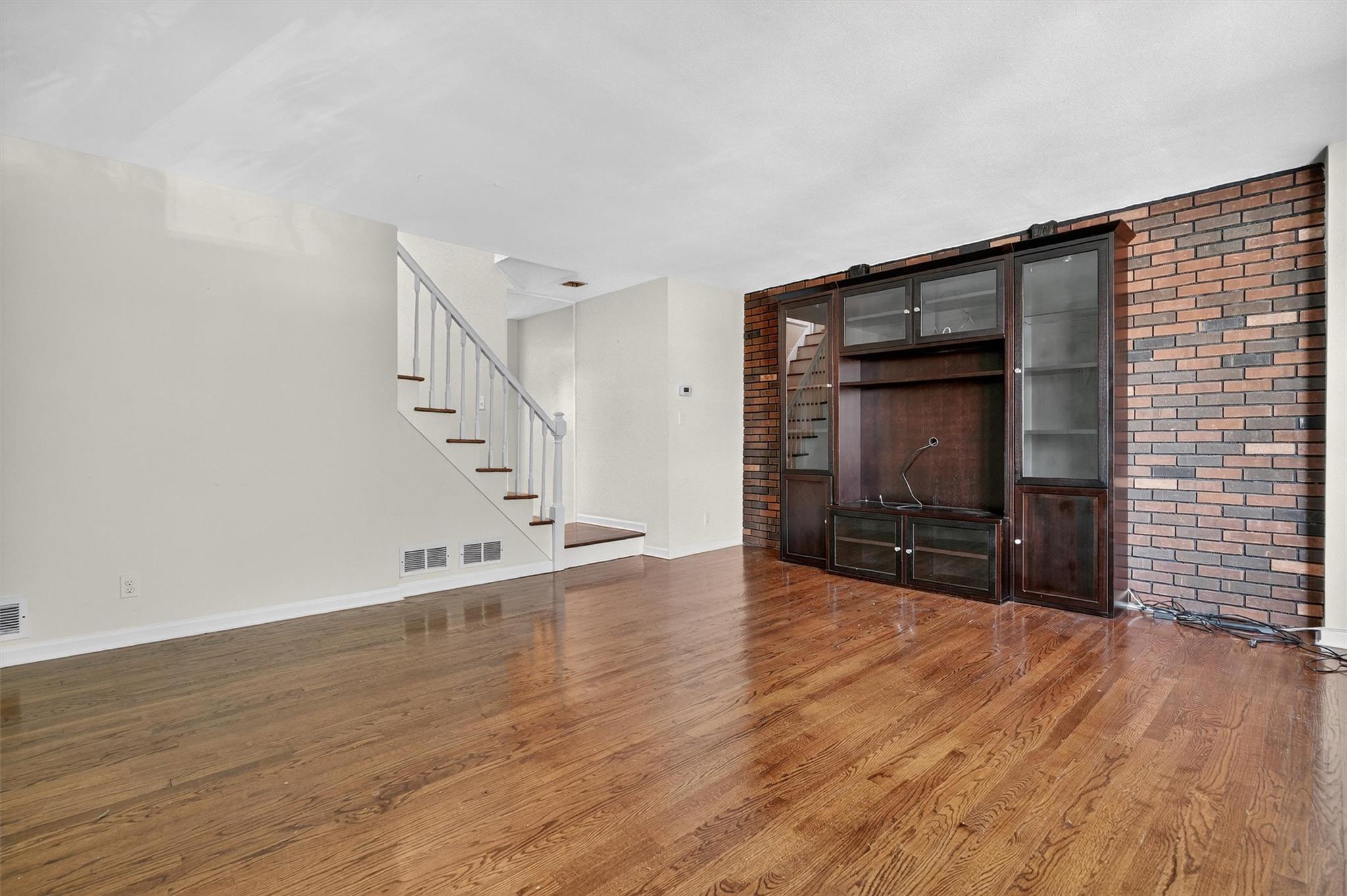 Single Family Huntington  Bronx, NY 10465, MLS-889812-16