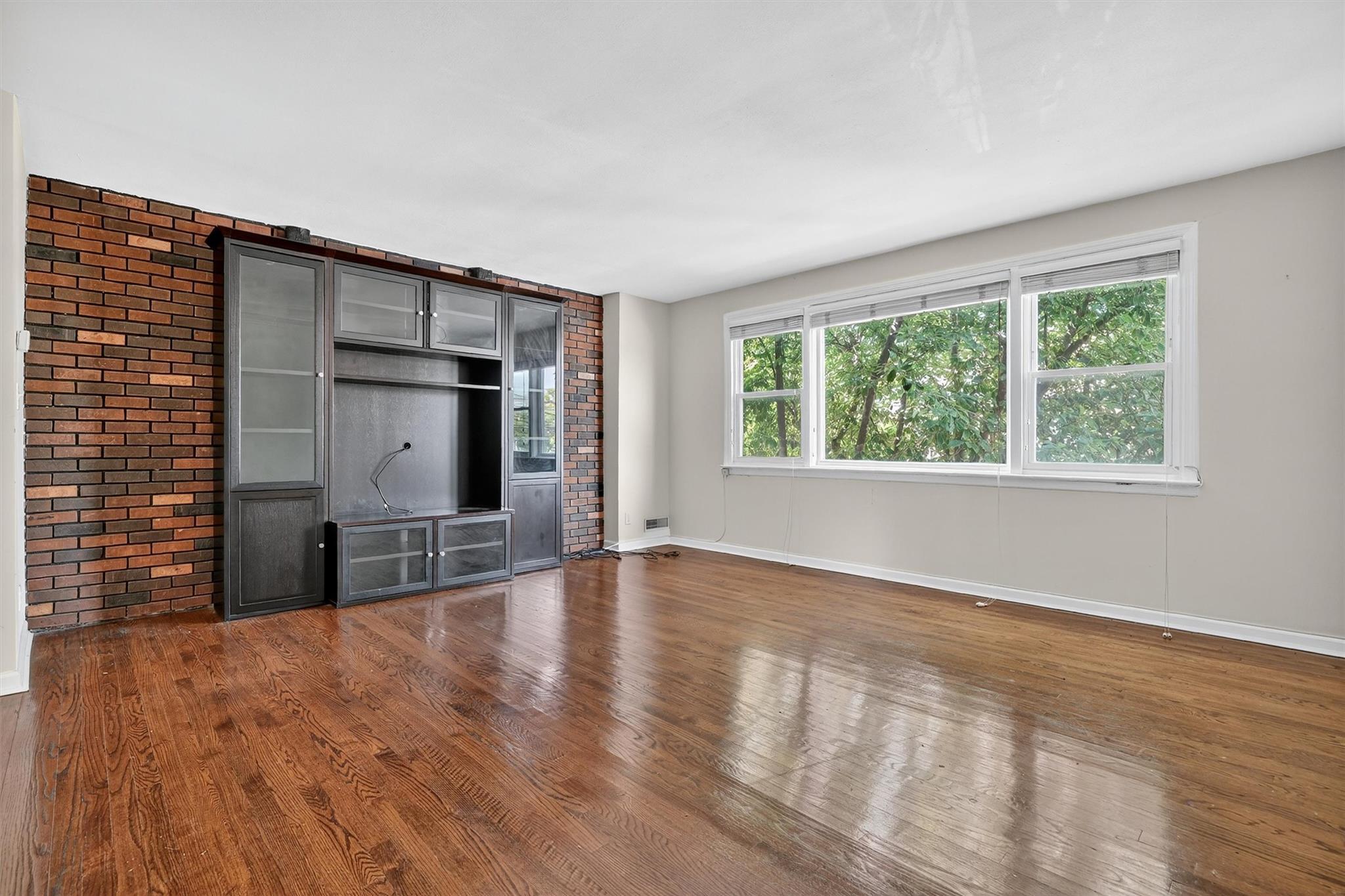 Single Family Huntington  Bronx, NY 10465, MLS-889812-17