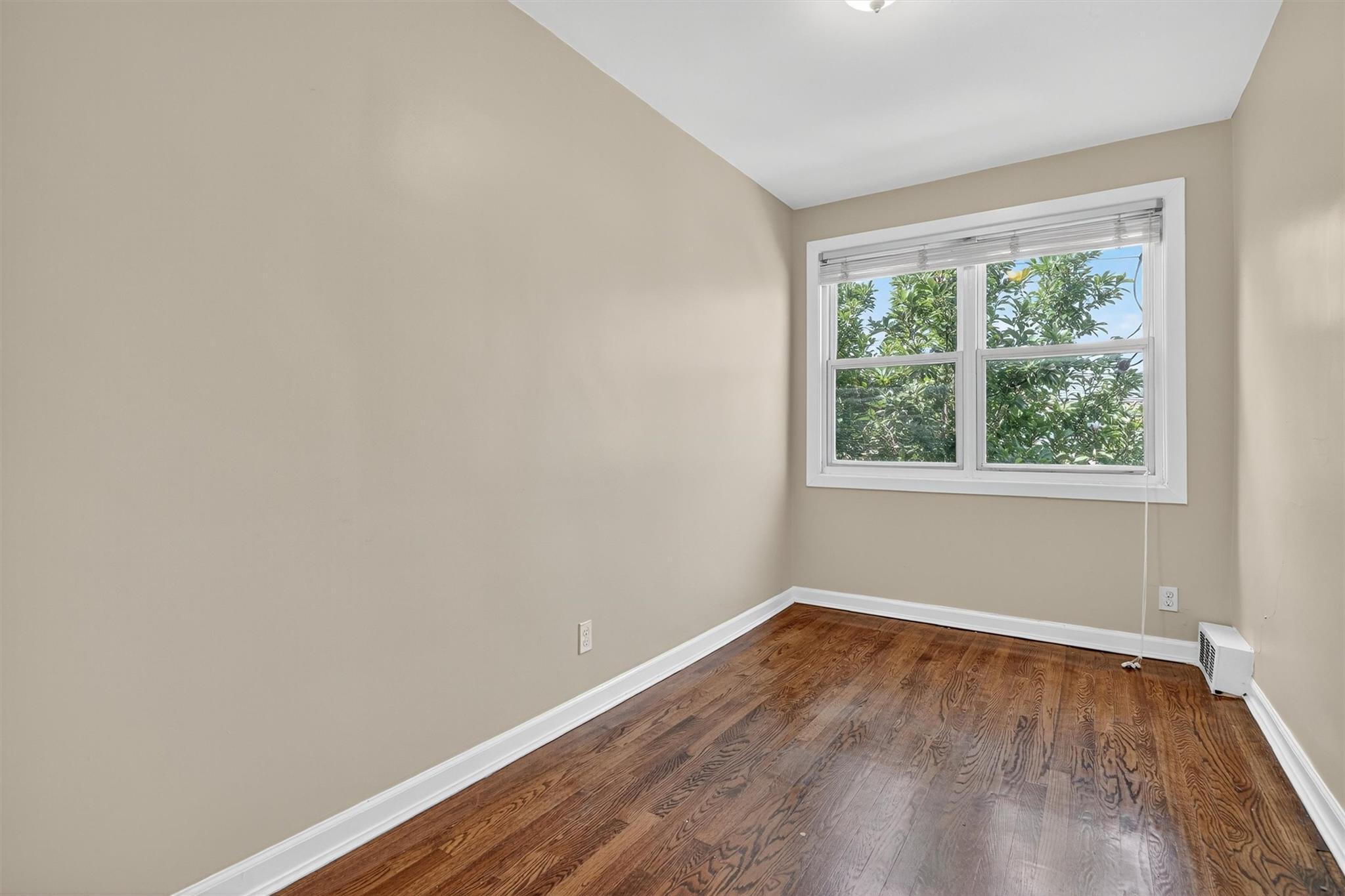 Single Family Huntington  Bronx, NY 10465, MLS-889812-19