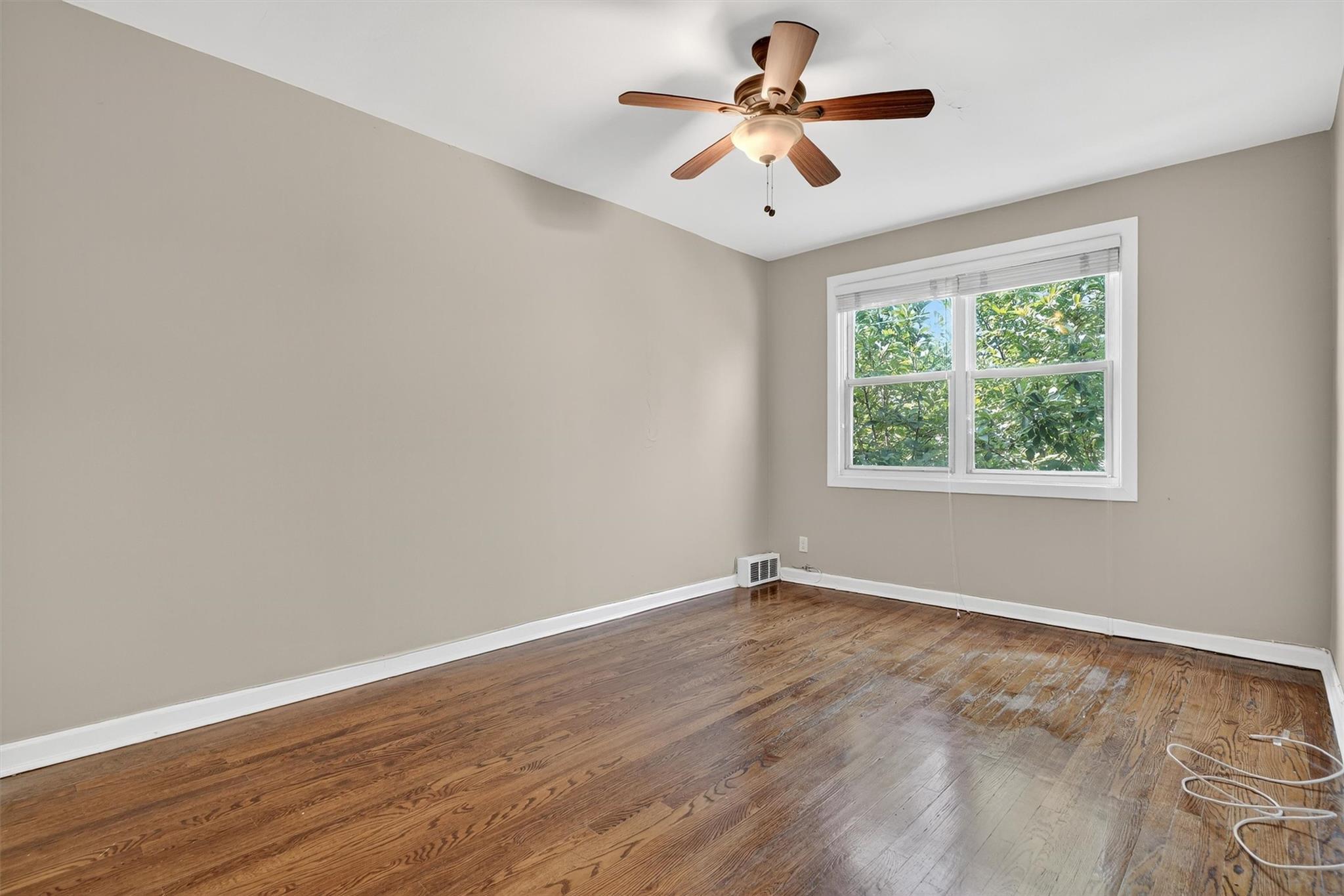 Single Family Huntington  Bronx, NY 10465, MLS-889812-20