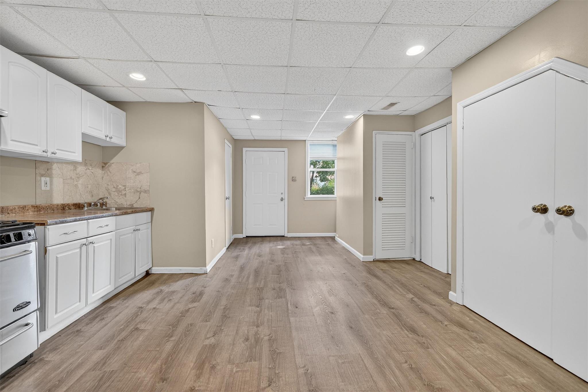 Single Family Huntington  Bronx, NY 10465, MLS-889812-25