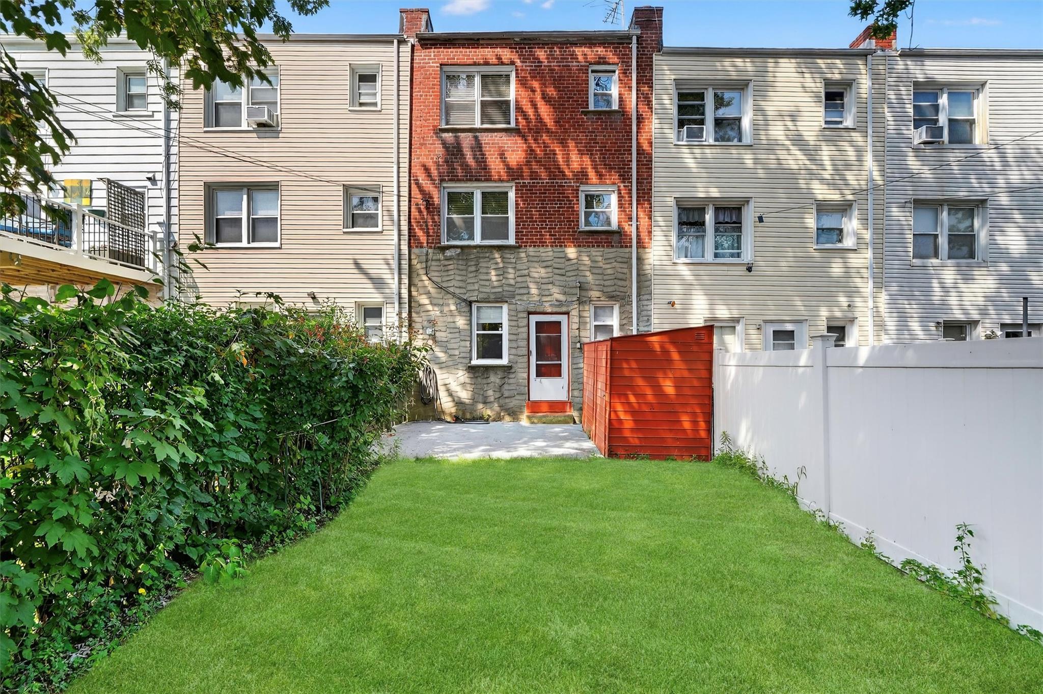 Single Family Huntington  Bronx, NY 10465, MLS-889812-32
