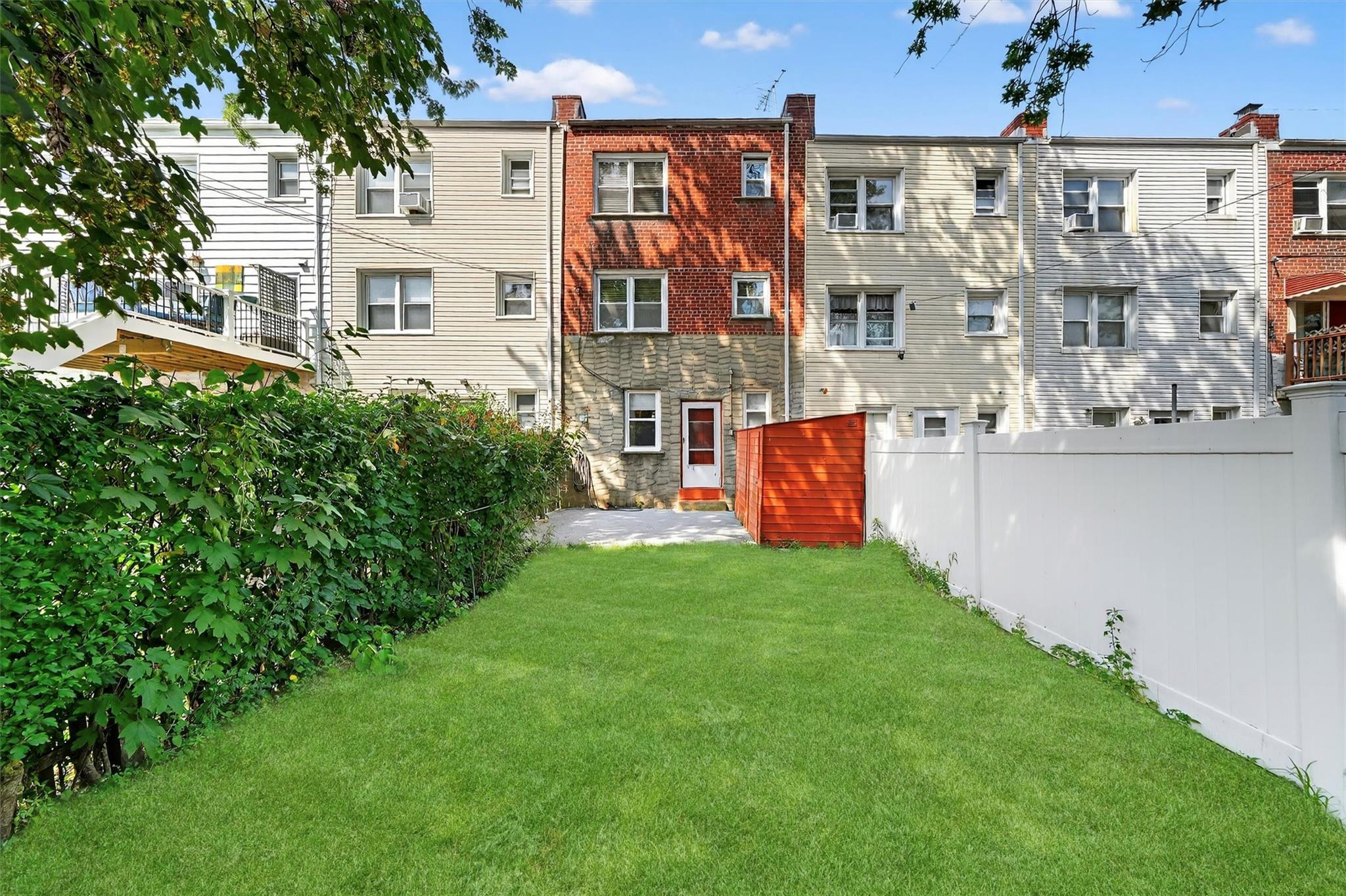 Single Family Huntington  Bronx, NY 10465, MLS-889812-34