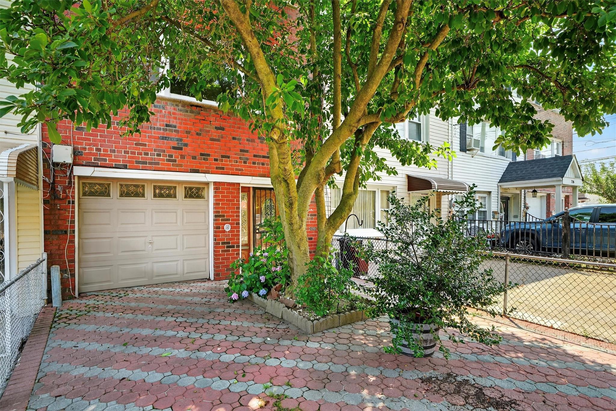 Single Family Huntington  Bronx, NY 10465, MLS-889812-4