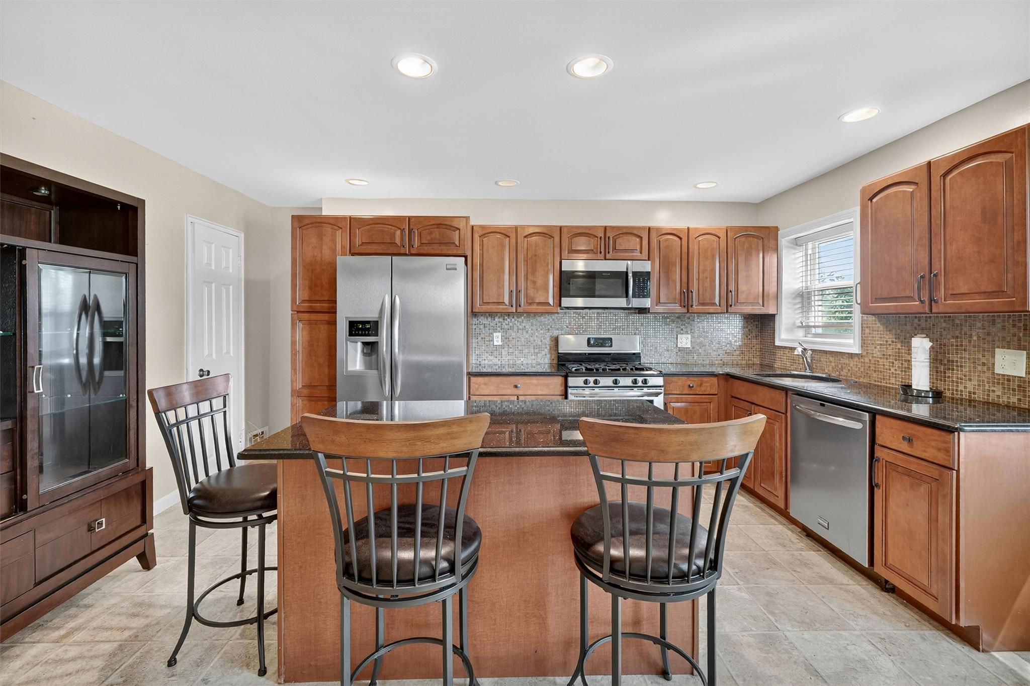 Single Family Huntington  Bronx, NY 10465, MLS-889812-7