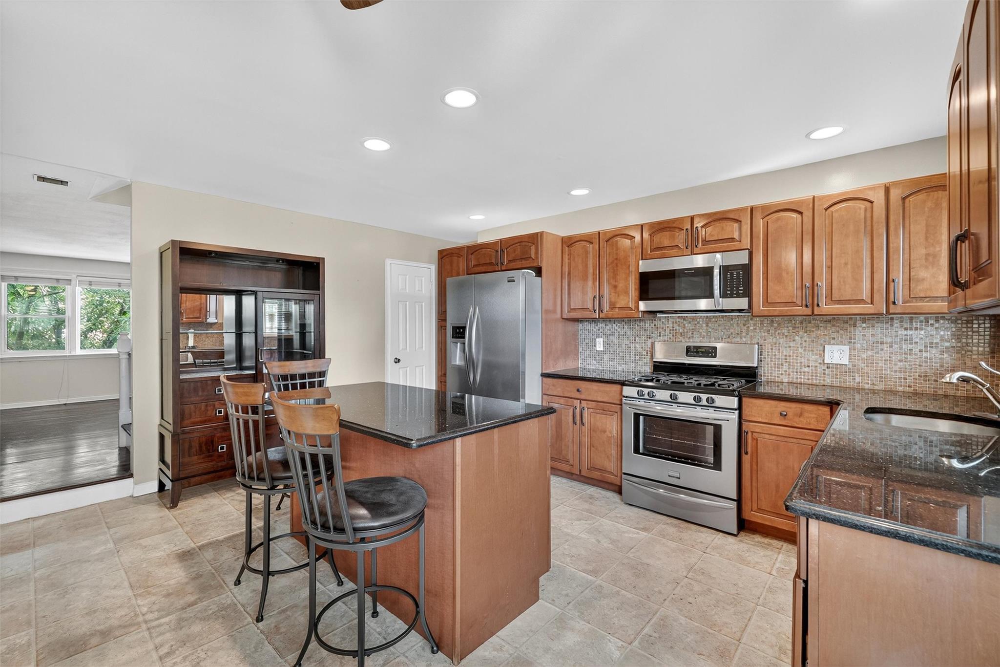 Single Family Huntington  Bronx, NY 10465, MLS-889812-8