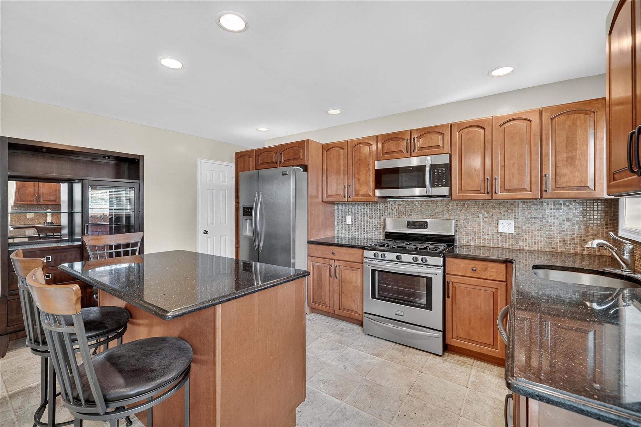 Single Family Huntington  Bronx, NY 10465, MLS-889812-9