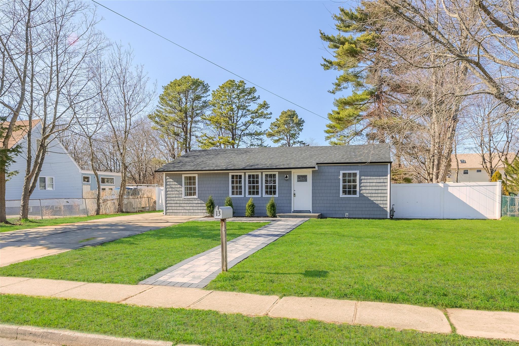 Single Family Doolittle  Suffolk County, NY 11717, MLS-889830-29