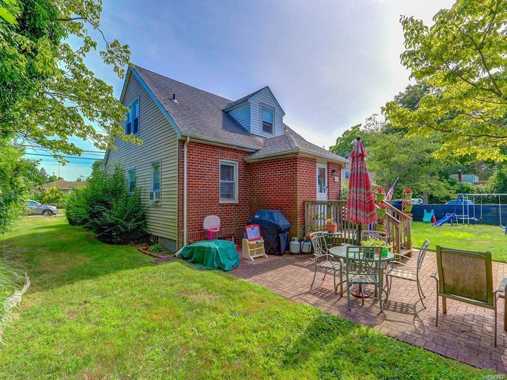 Single Family 5th  Suffolk County, NY 11731, MLS-889848-12