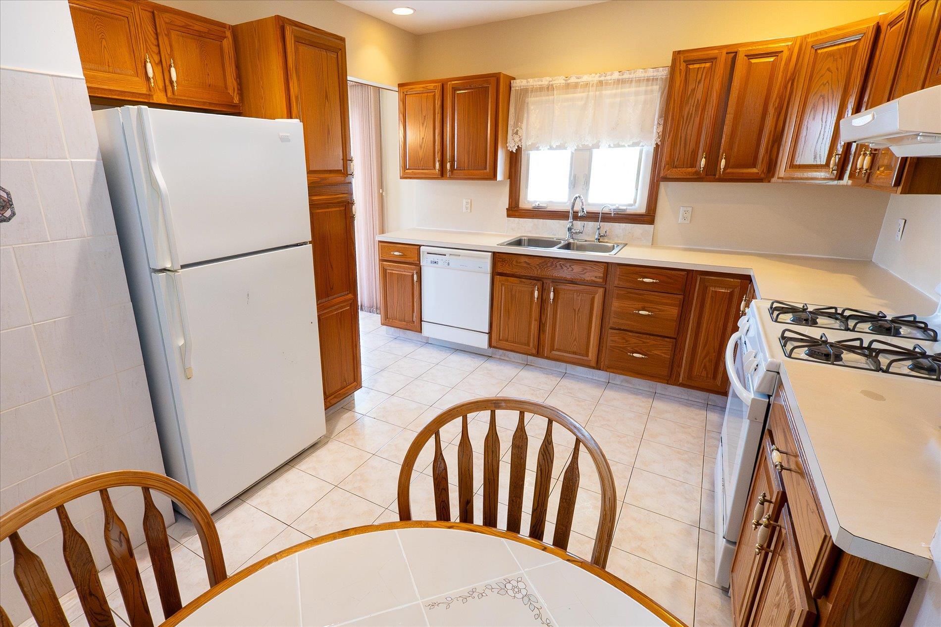 Single Family 3rd  Suffolk County, NY 11757, MLS-889930-11