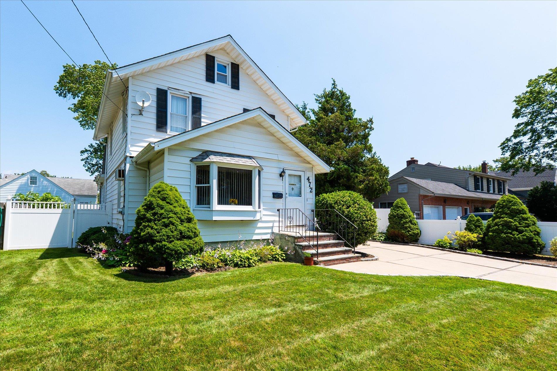 Single Family 3rd  Suffolk County, NY 11757, MLS-889930-2