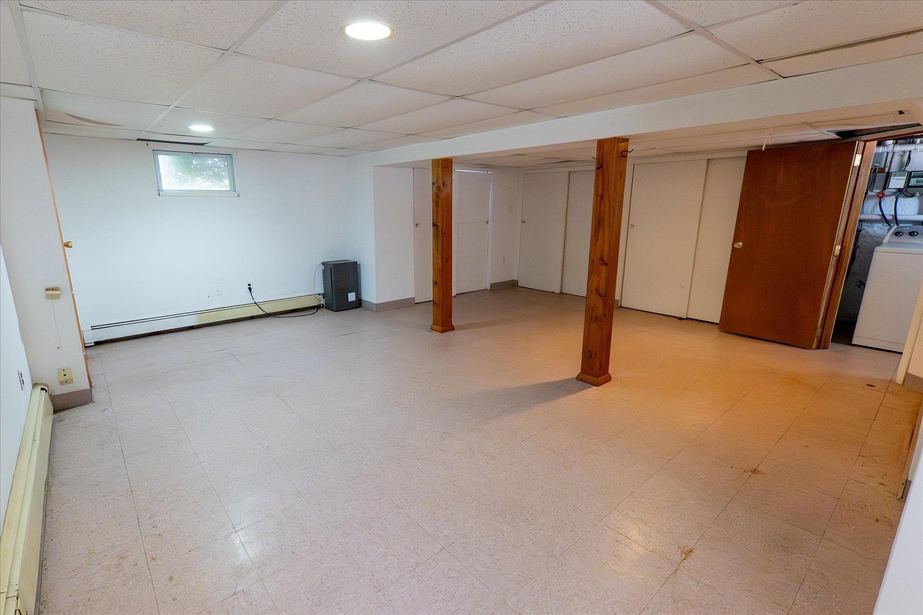 Single Family 3rd  Suffolk County, NY 11757, MLS-889930-20