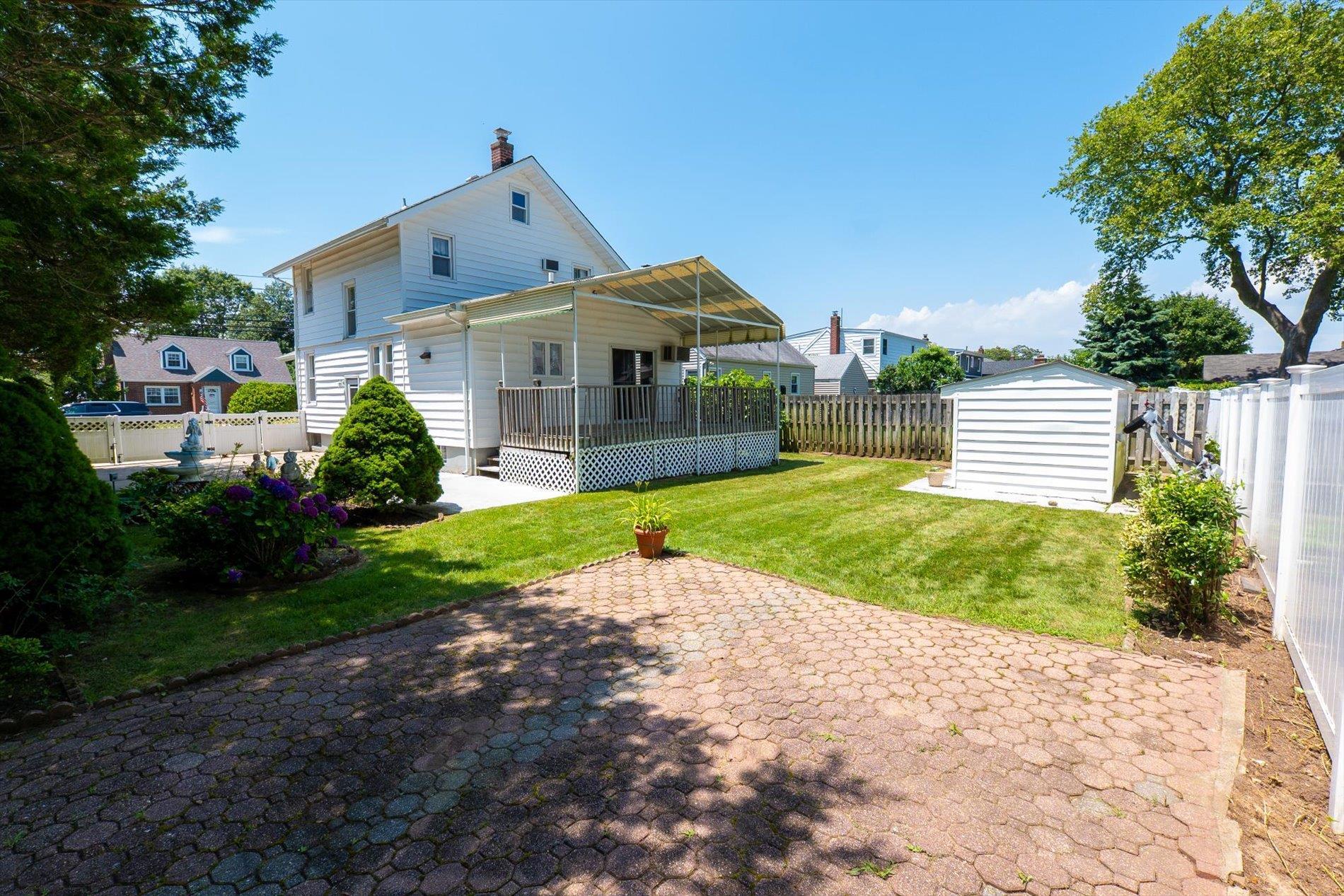Single Family 3rd  Suffolk County, NY 11757, MLS-889930-21