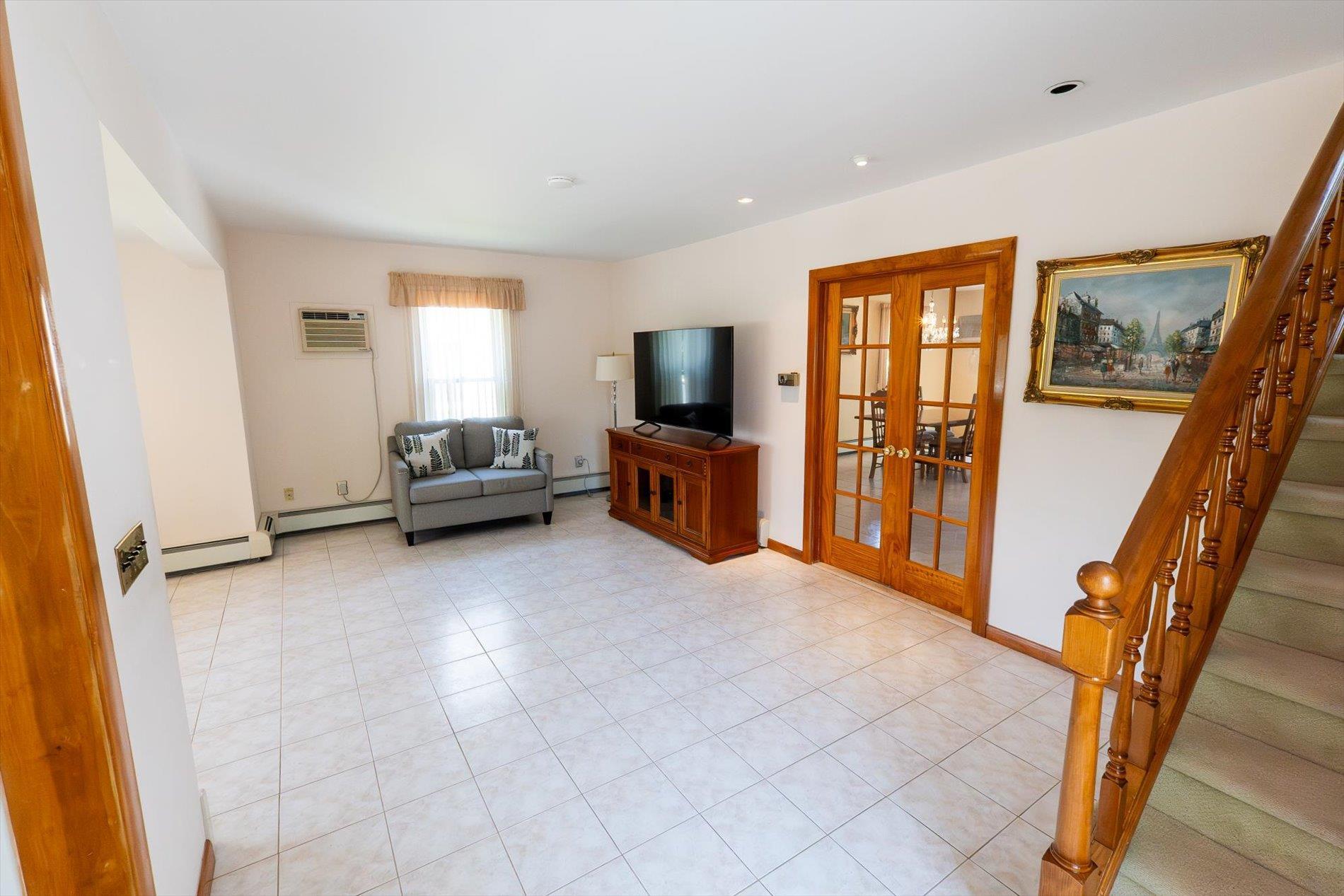 Single Family 3rd  Suffolk County, NY 11757, MLS-889930-6