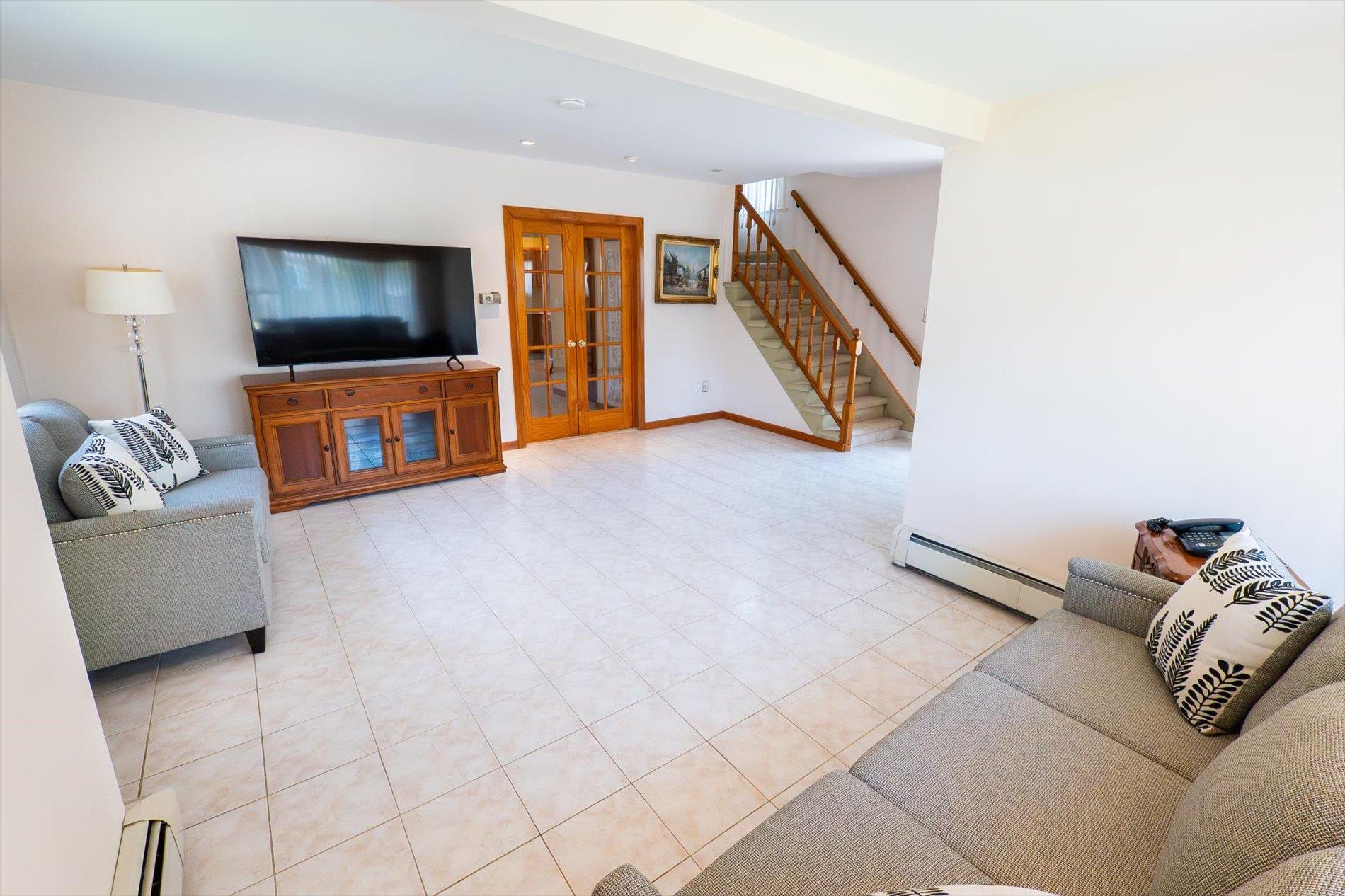 Single Family 3rd  Suffolk County, NY 11757, MLS-889930-8