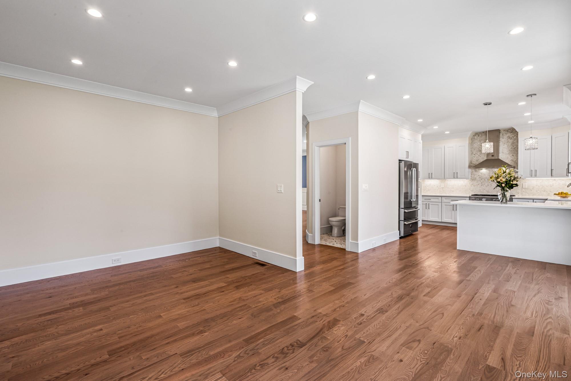 Single Family Maryland Nassau County, NY 11050, MLS-889992-16