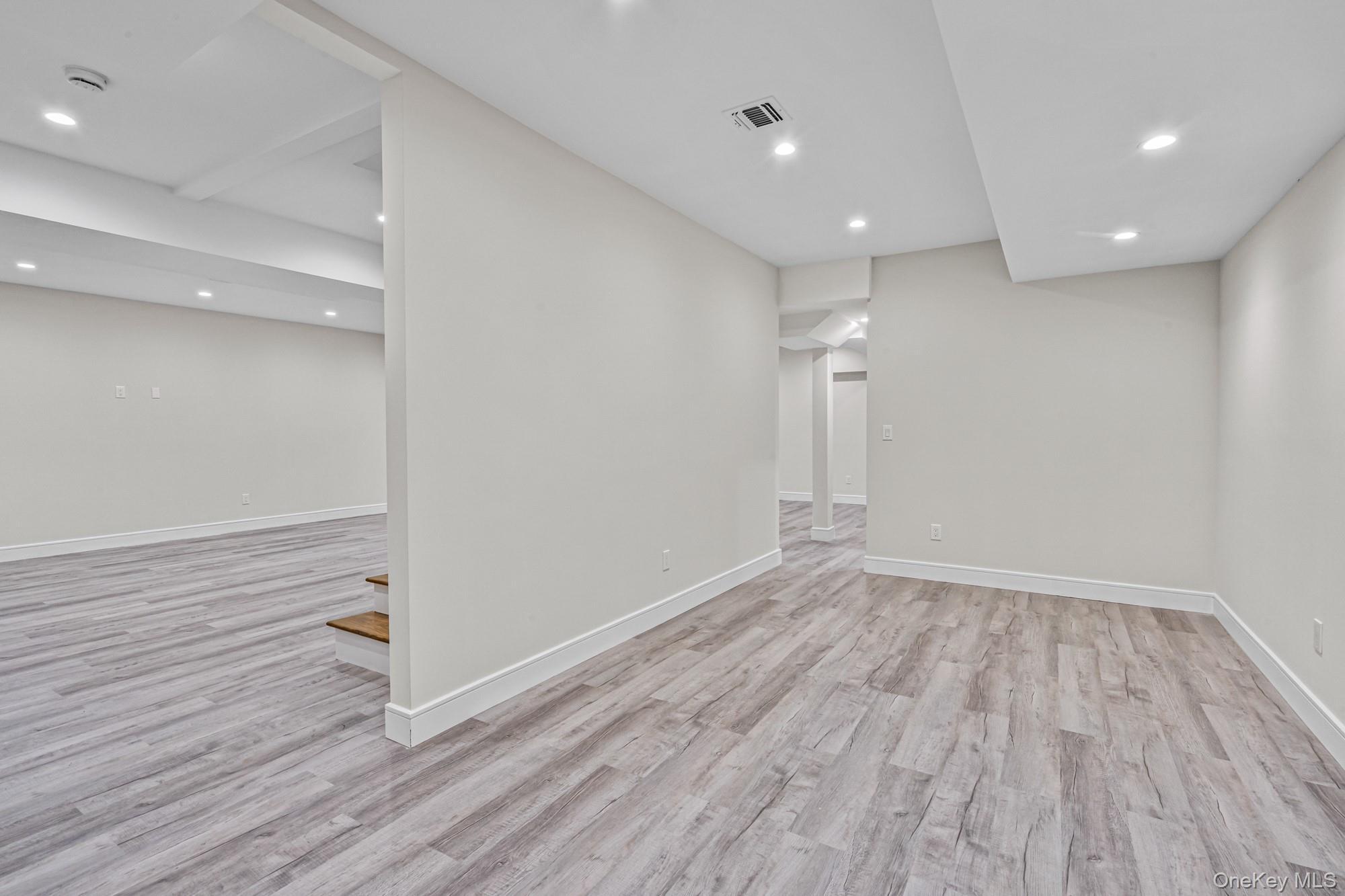 Single Family Maryland Nassau County, NY 11050, MLS-889992-22