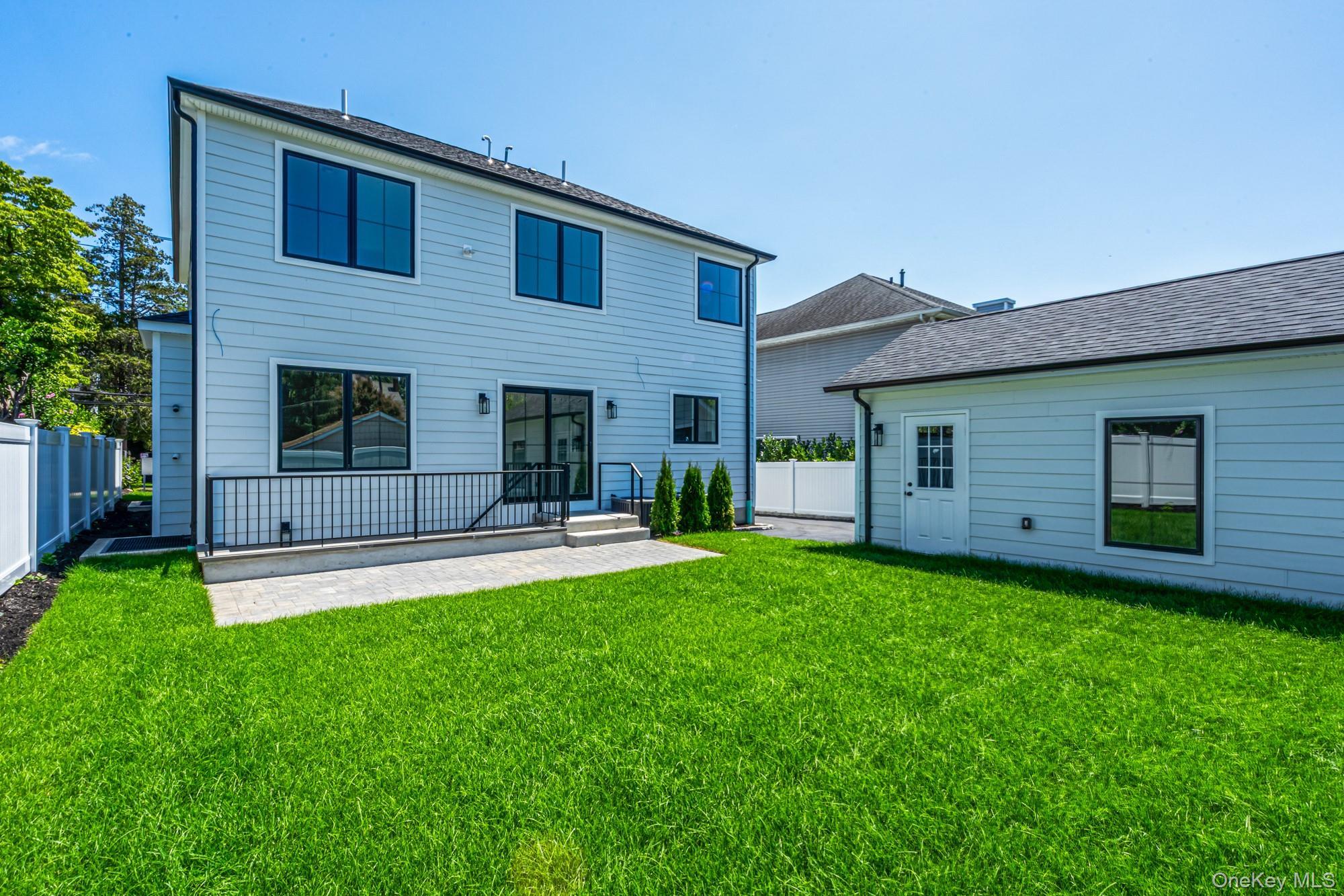 Single Family Maryland Nassau County, NY 11050, MLS-889992-25