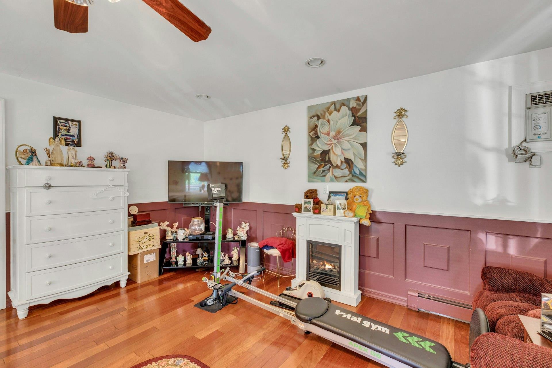 Single Family Commonwealth  Nassau County, NY 11566, MLS-890012-11