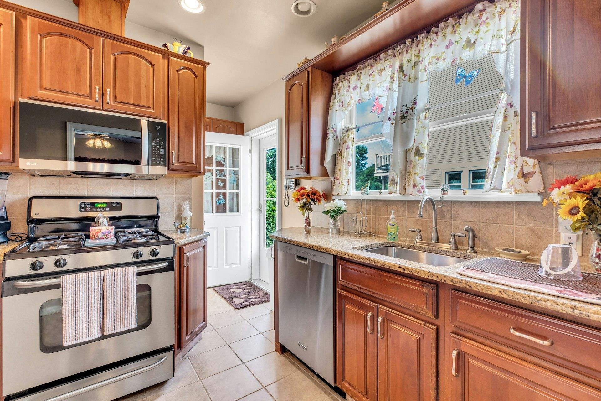 Single Family Commonwealth  Nassau County, NY 11566, MLS-890012-8