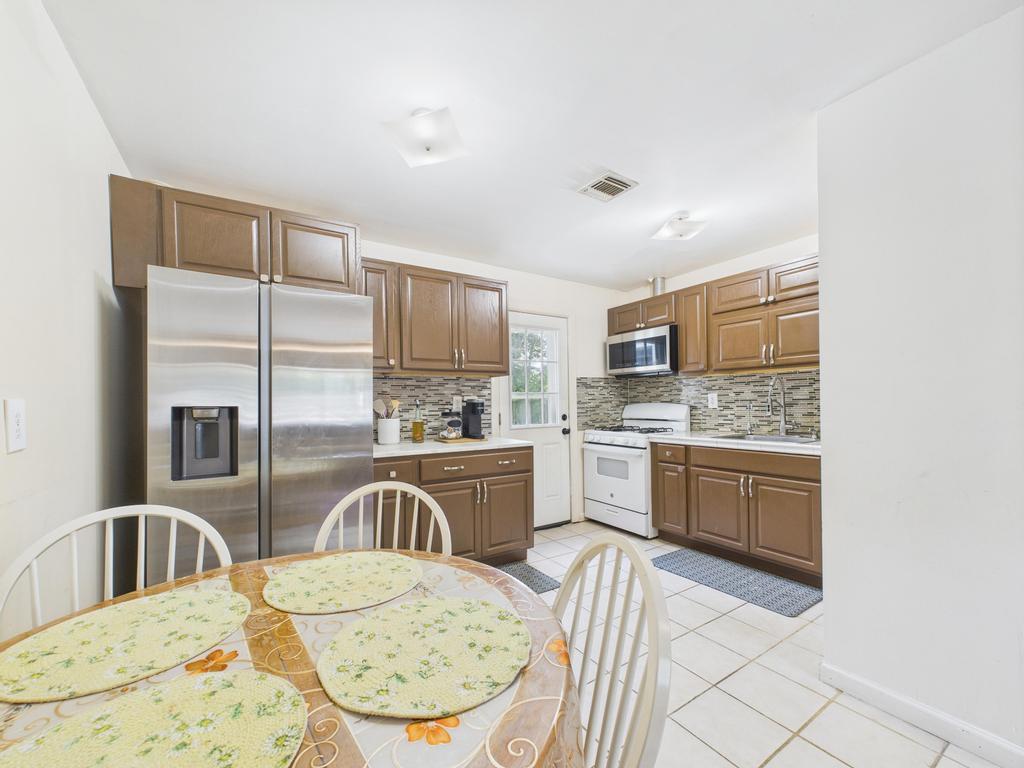 Single Family Suffolk Avenue  Suffolk County, NY 11717, MLS-890017-14