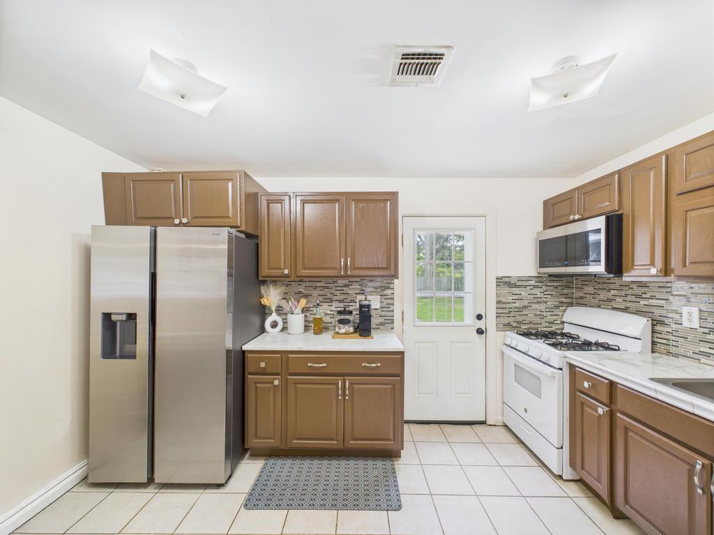 Single Family Suffolk Avenue  Suffolk County, NY 11717, MLS-890017-16