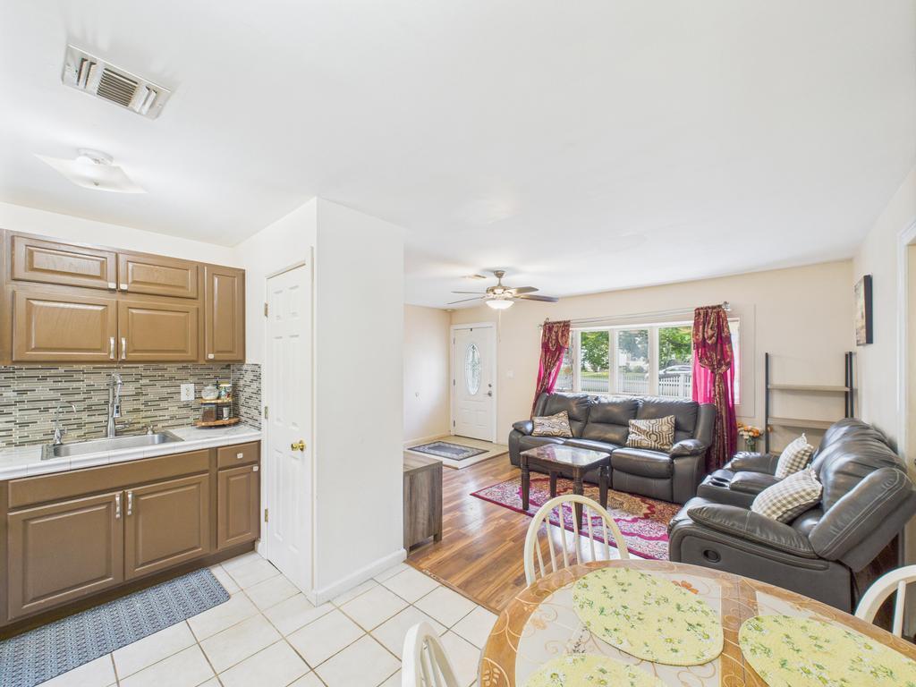 Single Family Suffolk Avenue  Suffolk County, NY 11717, MLS-890017-17