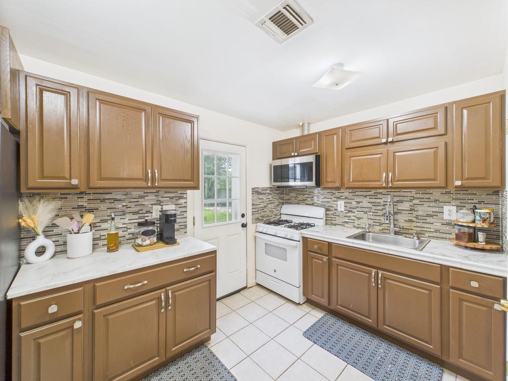 Single Family Suffolk Avenue  Suffolk County, NY 11717, MLS-890017-19