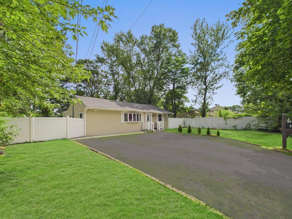 Single Family Suffolk Avenue  Suffolk County, NY 11717, MLS-890017-3