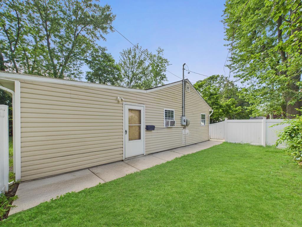 Single Family Suffolk Avenue  Suffolk County, NY 11717, MLS-890017-4