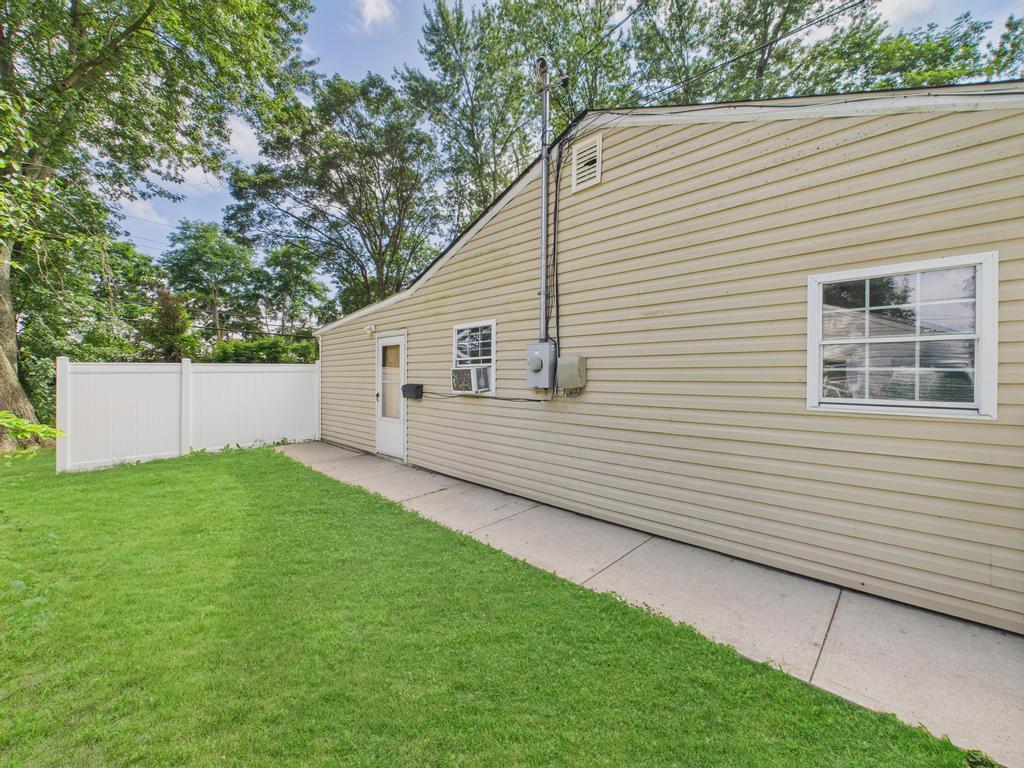 Single Family Suffolk Avenue  Suffolk County, NY 11717, MLS-890017-5