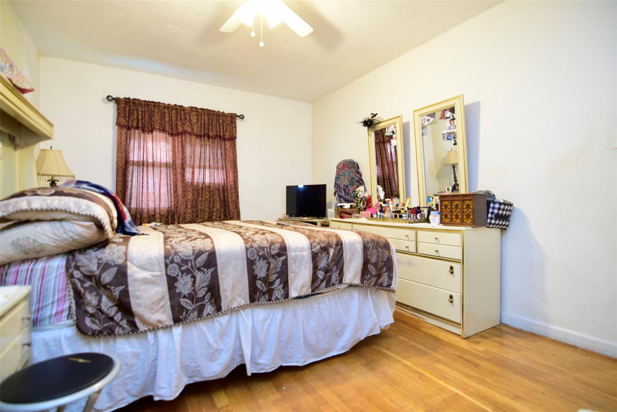 Single Family Gunther  Bronx, NY 10469, MLS-890019-12