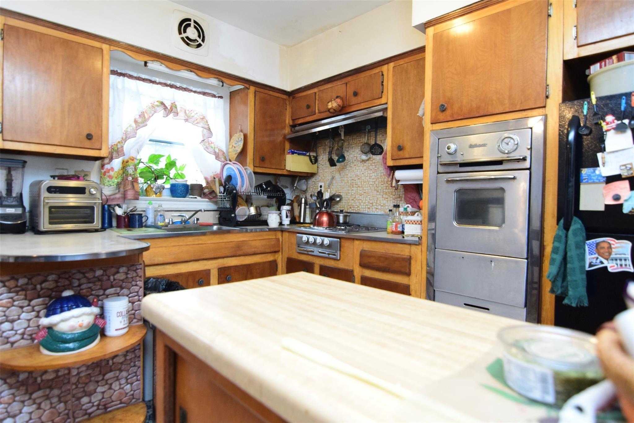Single Family Gunther  Bronx, NY 10469, MLS-890019-4