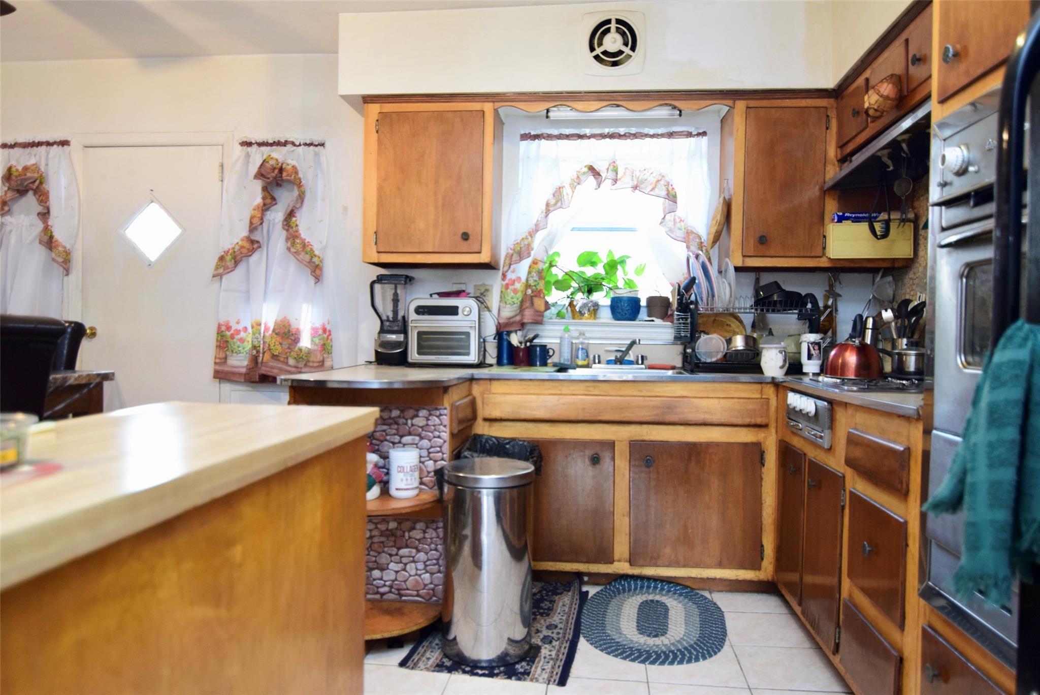 Single Family Gunther  Bronx, NY 10469, MLS-890019-5