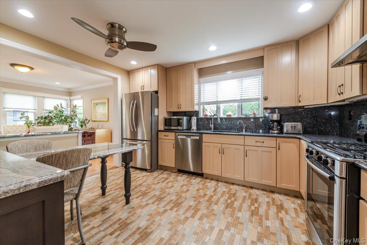 Single Family Blackheath  Nassau County, NY 11561, MLS-890078-8