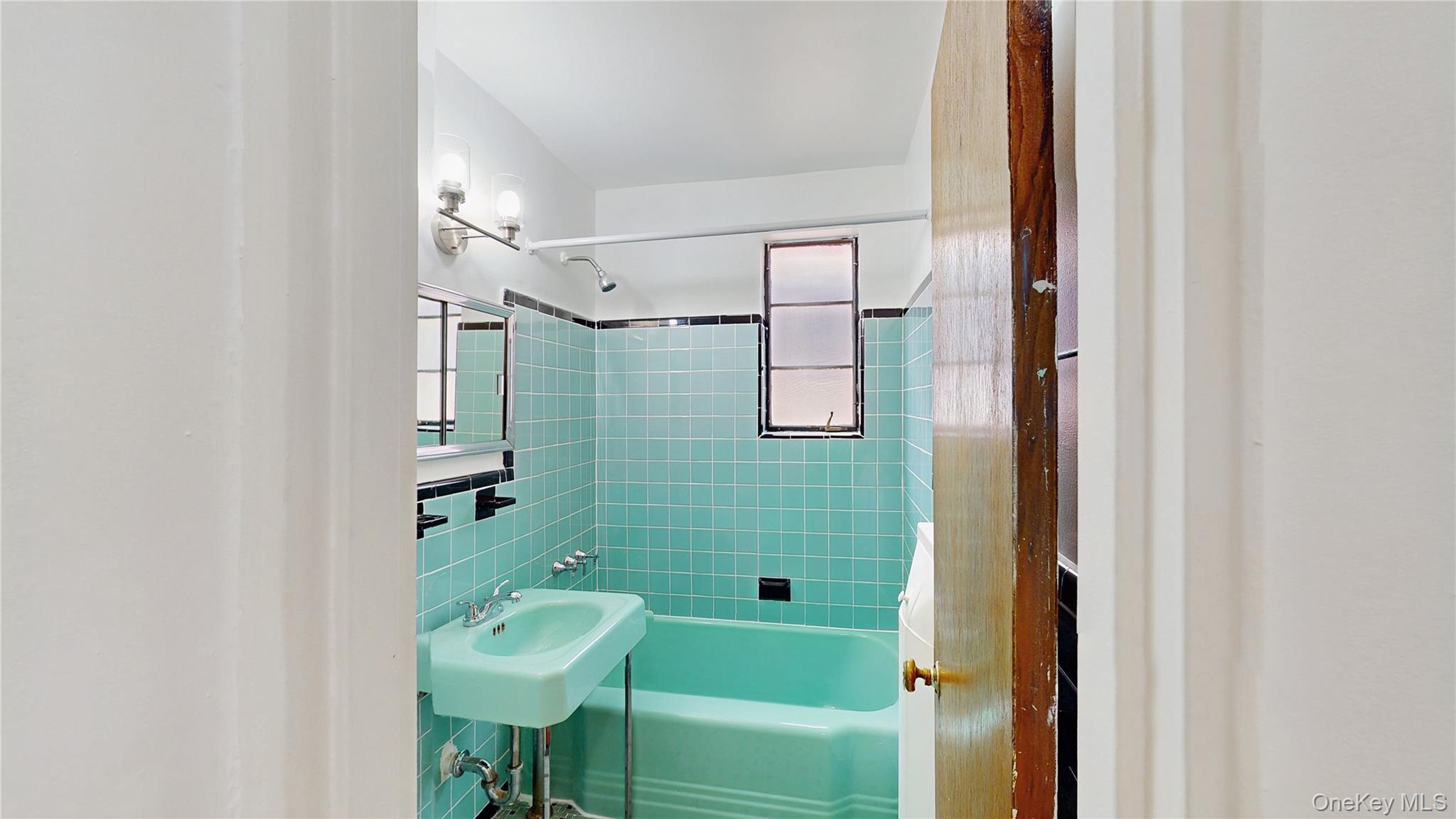 Single Family 84th  Queens, NY 11379, MLS-890092-27