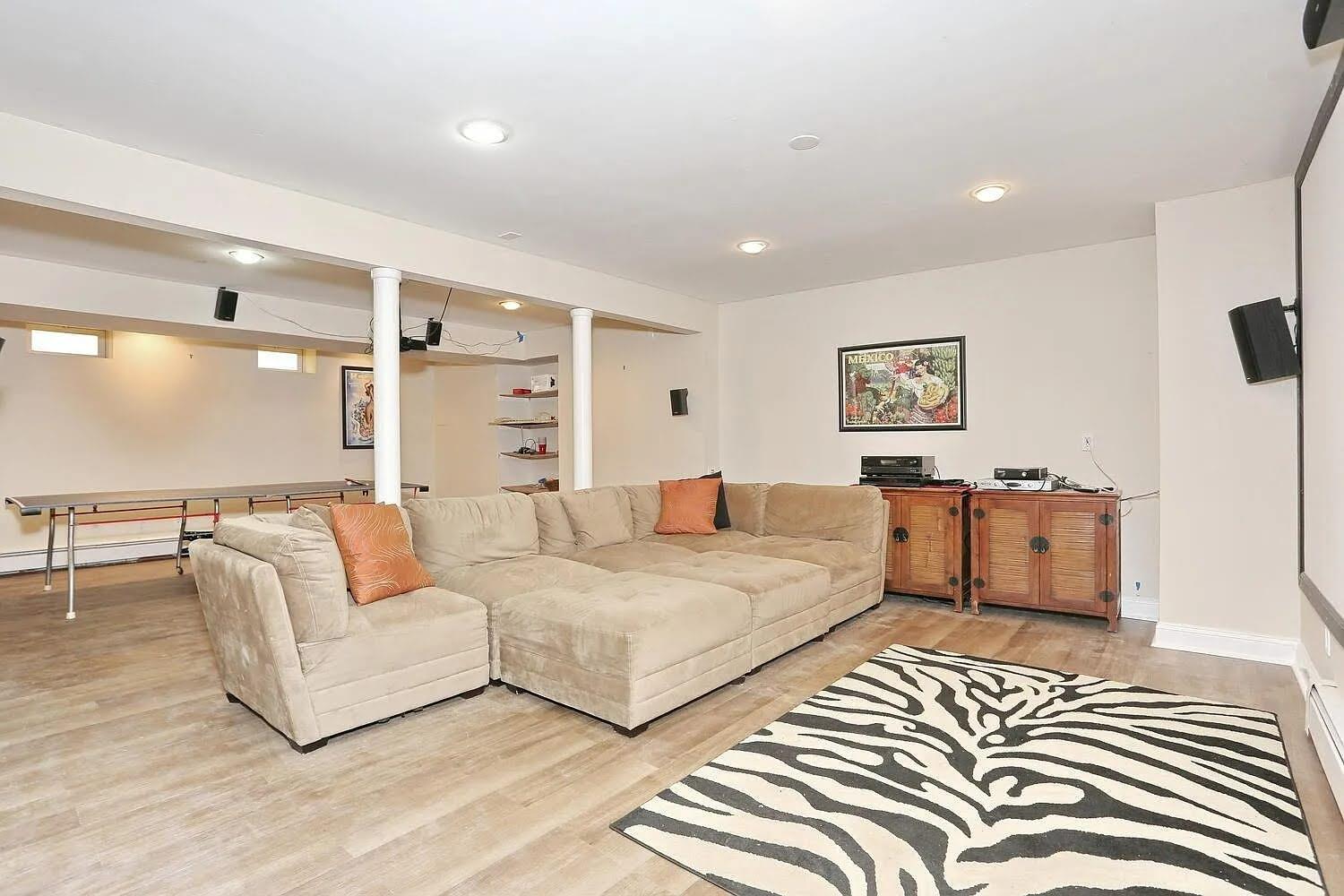 Single Family Rose Hill  Rockland County, NY 10901, MLS-890105-32