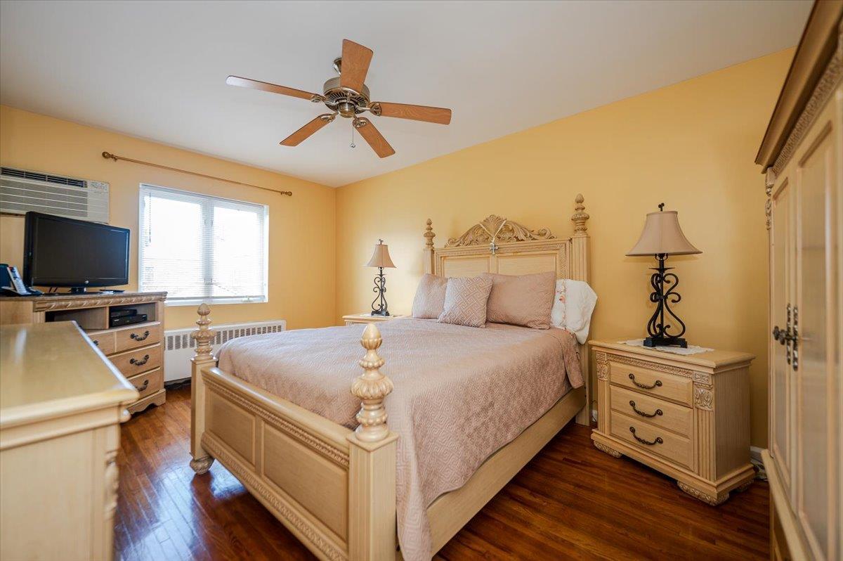 Single Family Haight  Bronx, NY 10461, MLS-890168-8