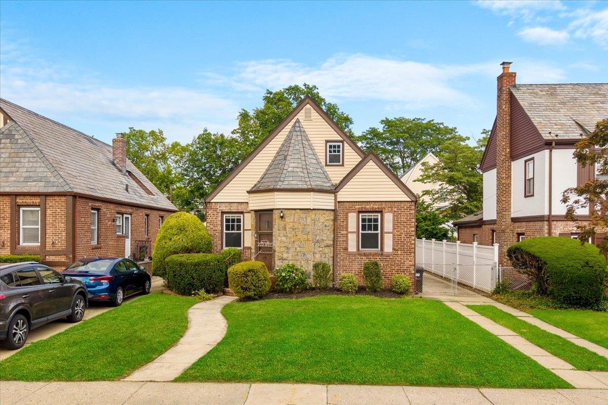 Single Family 212th Street  Queens, NY 11364, MLS-890171-2