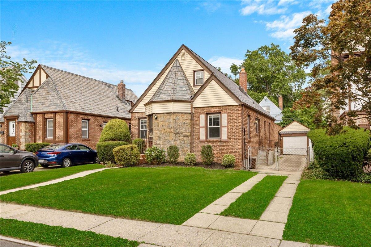 Single Family 212th Street  Queens, NY 11364, MLS-890171-3