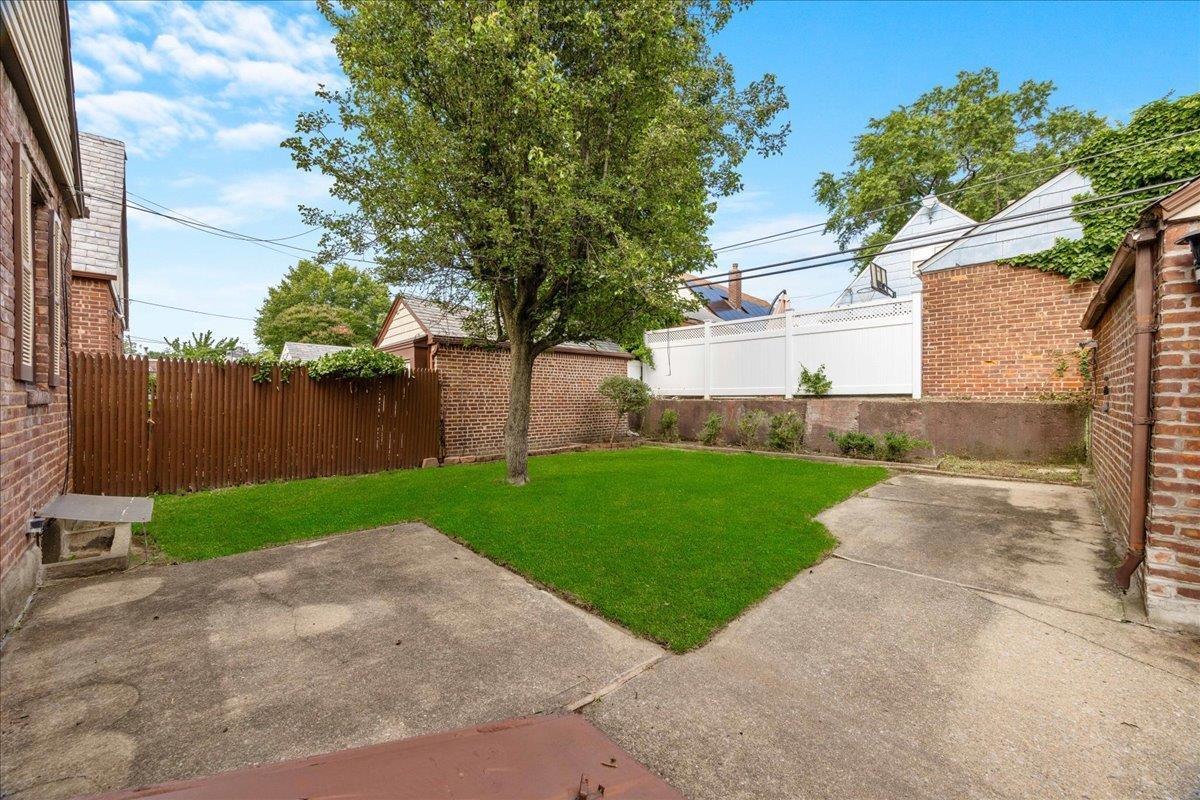 Single Family 212th Street  Queens, NY 11364, MLS-890171-30