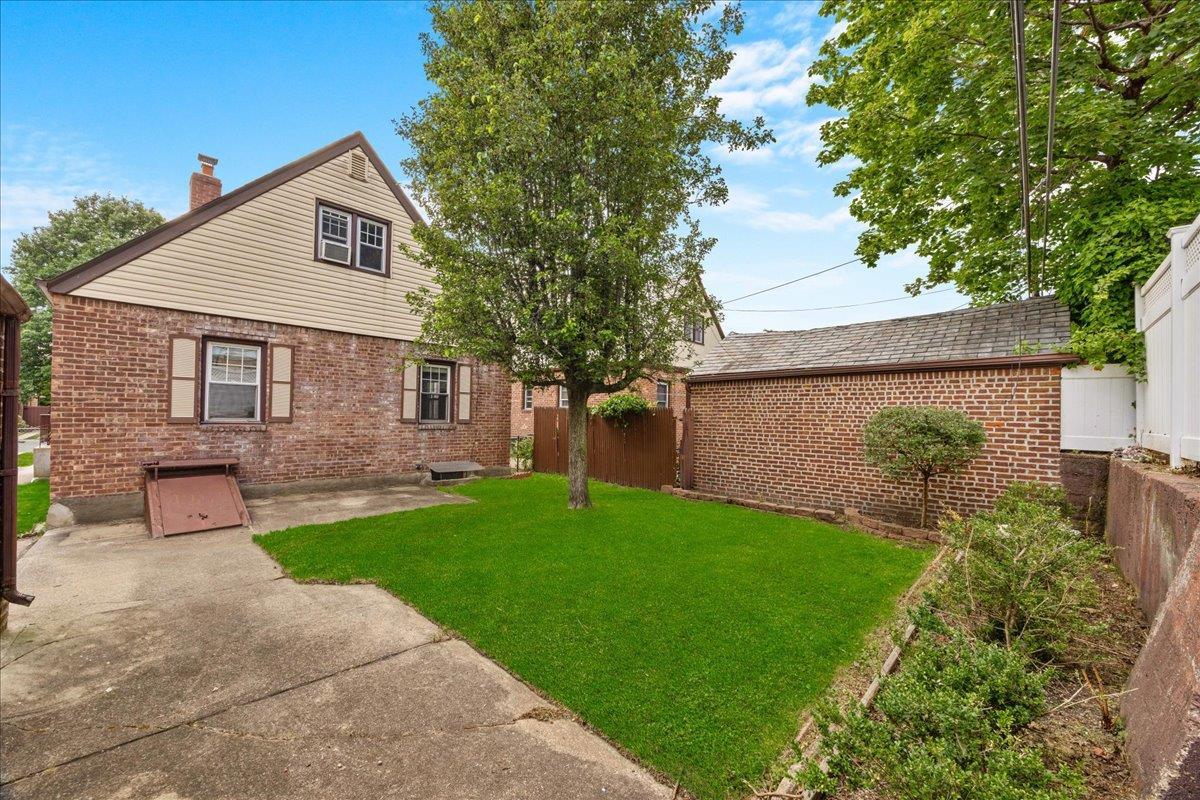 Single Family 212th Street  Queens, NY 11364, MLS-890171-31